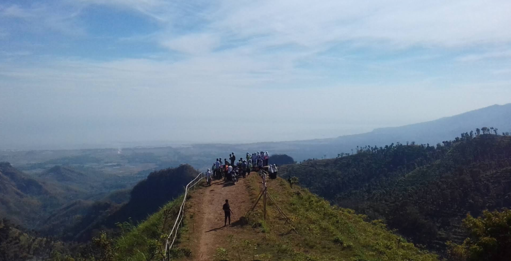 Wisata Puncak Scorpio yang sering dikunjungi banyak wisatawan untuk wisata alam, berburu foto lanskap, bersantai bersama keluarga atau teman, serta aktivitas ringan (Gmap/Jejak kurang Normal)