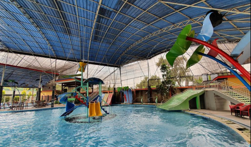 Wisata Surya Taman wisata yang sering dikunjungi banyak wisatawan untuk rekreasi keluarga, mengajak anak-anak bermain dan belajar, mengisi waktu libur (Gmap/frendy setiawan)