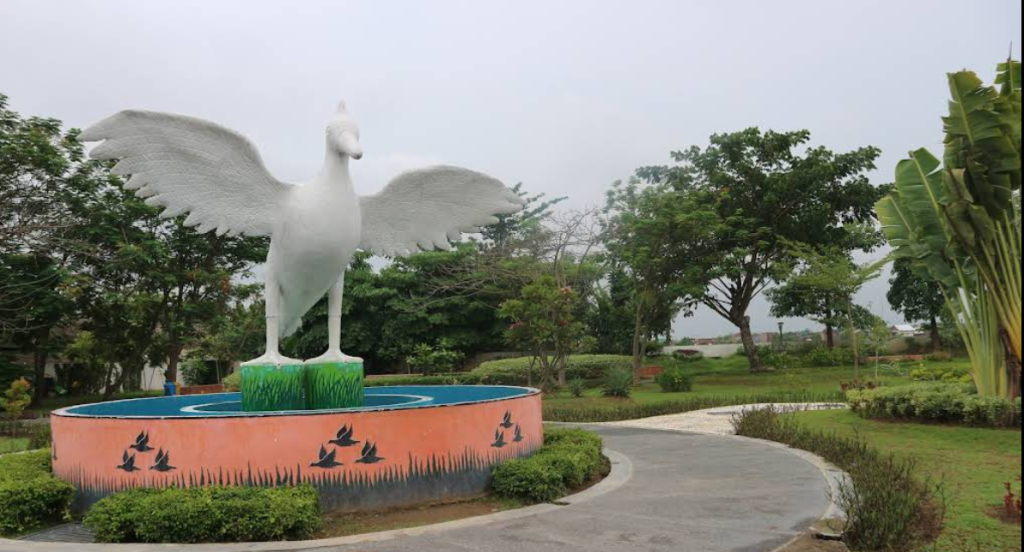 Wisata Taman Rajekwesi yang sering dikunjungi banyak orang untuk melepas penat, berkumpul bersama keluarga, berolahraga ringan, serta menikmati suasana ruang hijau (Gmap/Ramara Paramayoga)