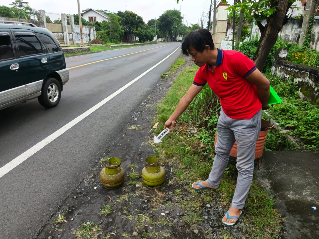 Dua Tabung Gas LPG menjadi barang bukti saat olah TKP polisi