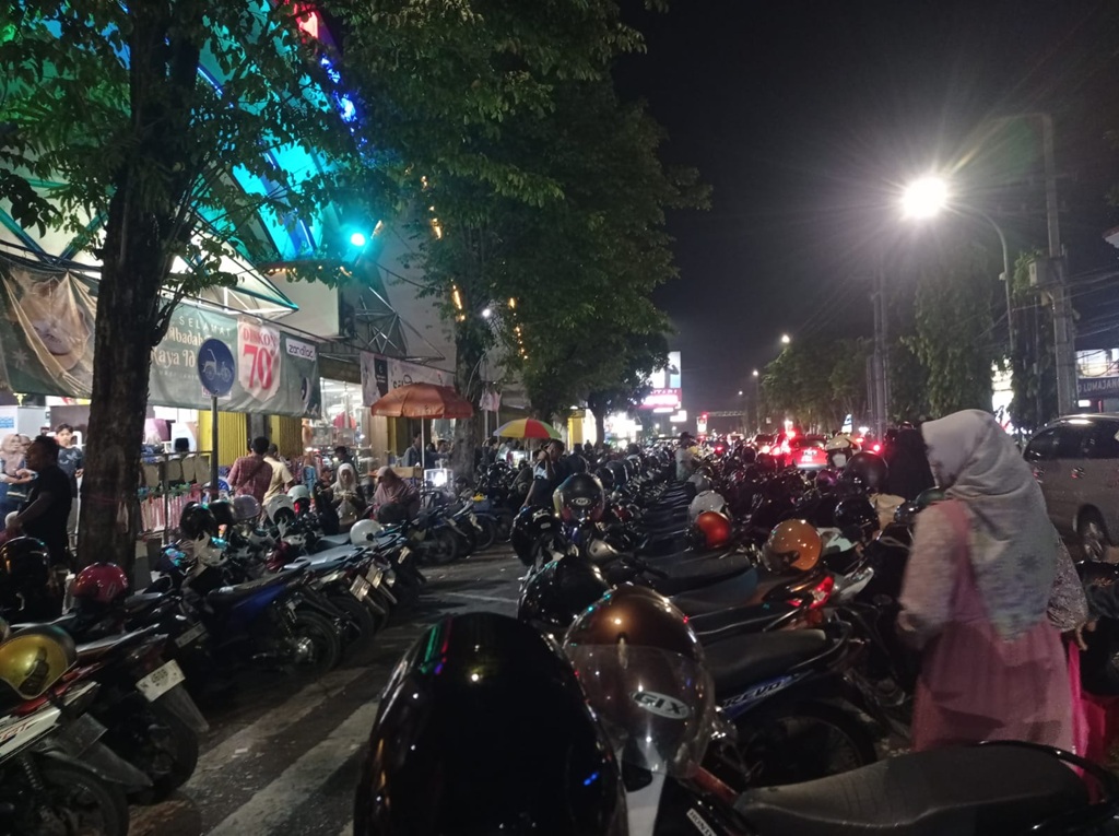 Parkir gratis disepanjang PB Sudirman Lumajang