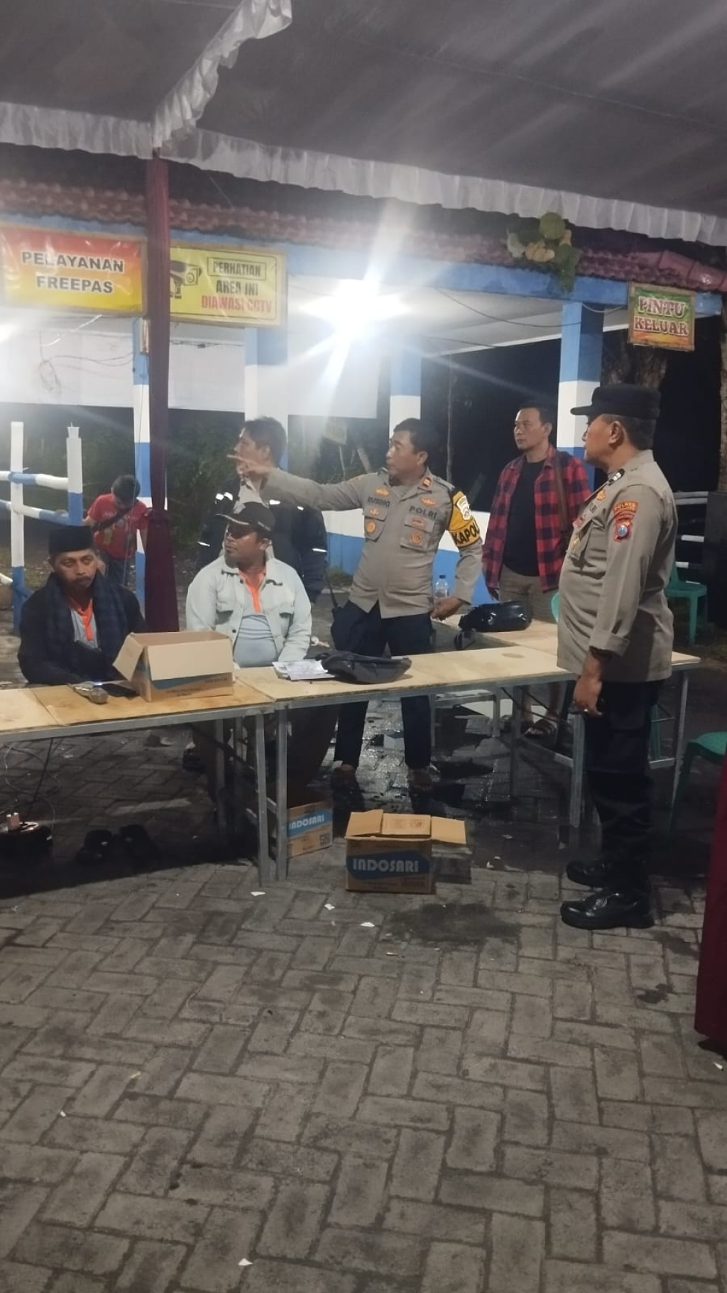 Wisata Malam Membludak, Polisi Perketat Pengamanan di Pantai Mbah Drajid