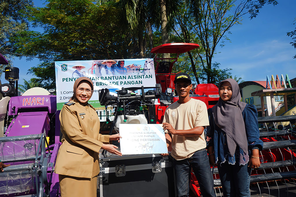 Revolusi Senyap di Sawah: Generasi Muda Ambil Kendali