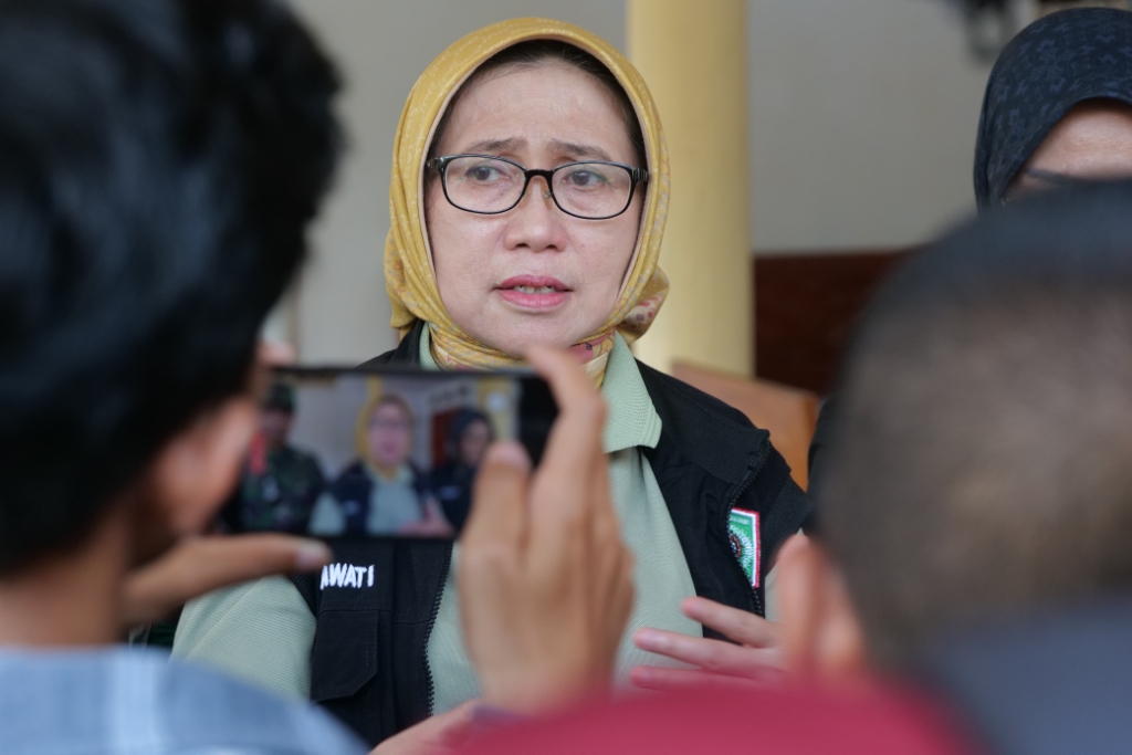 Bupati Lumajang Indah Amperawati saat dikonfirmasi sejumlah awak media