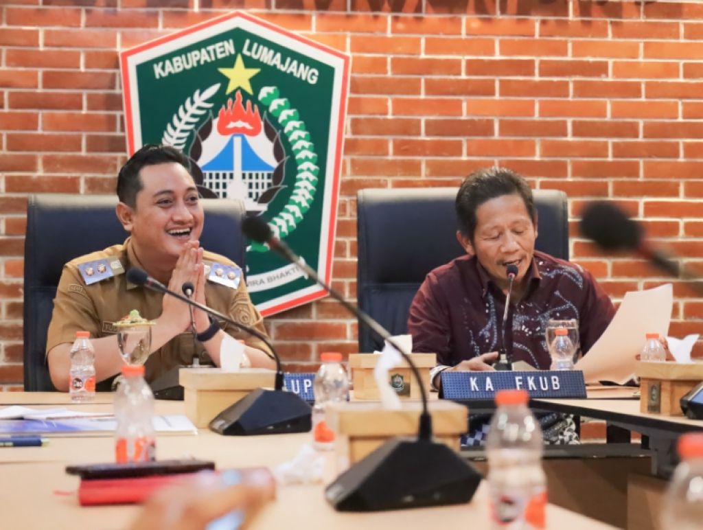 Wabup Lumajang Yudha Aji dan Ketua FKUB Asir saat audiensi di Pemkab