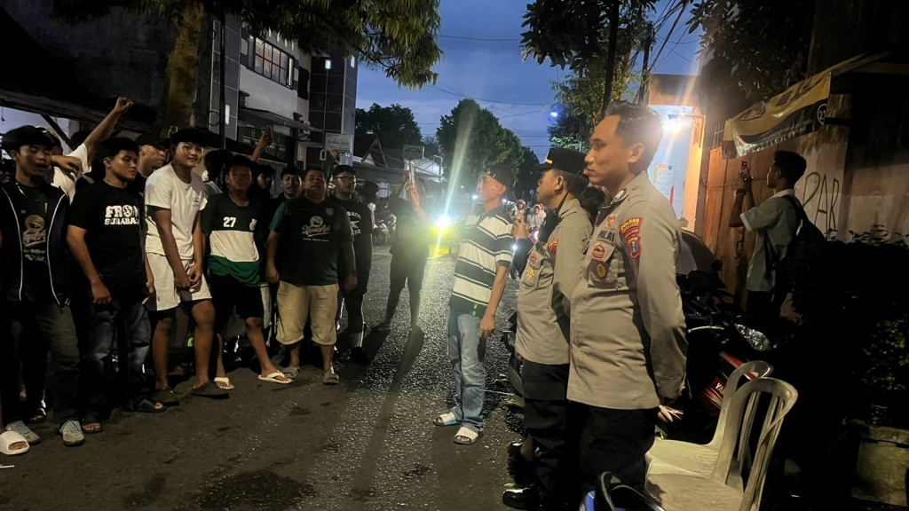 Polsek Kota melakukan pengaman saat nobar