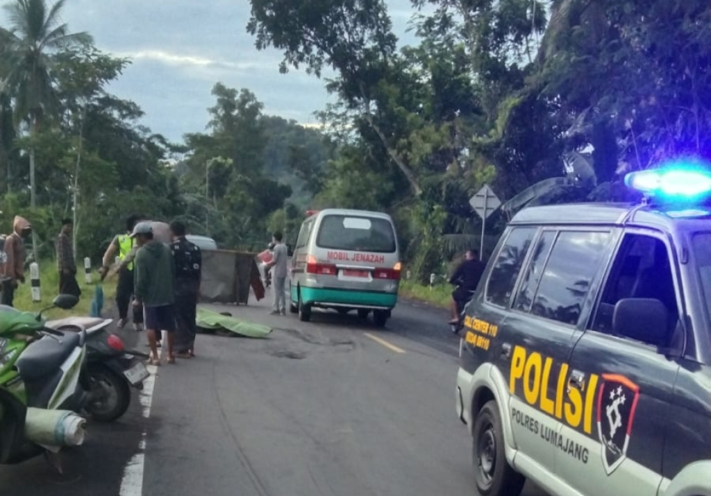 Proses evakuasi oleh petugas