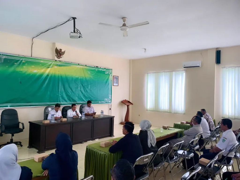 Peninjauan lapangan dalam rangka pemantauan dan evaluasi proses penjaringan calon perangkat desa di wilayah Kecamatan Tempeh, khususnya di Desa Besuk