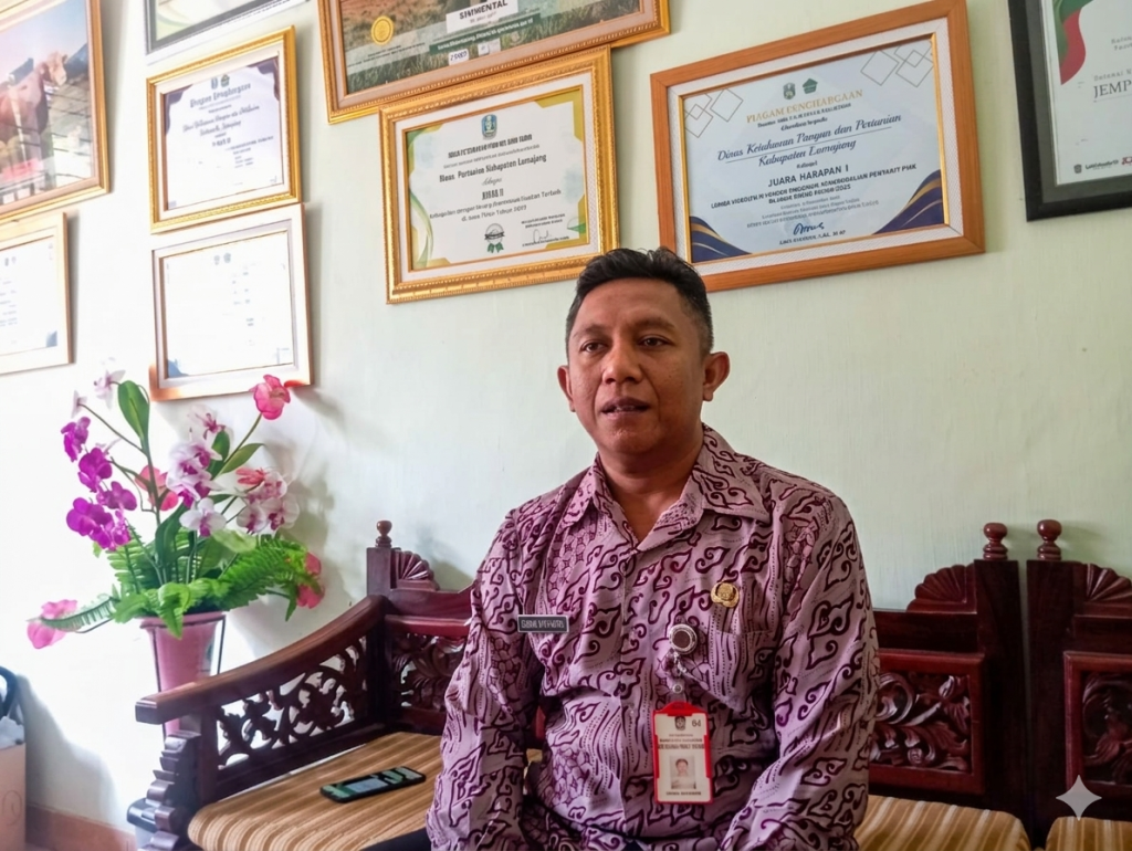 Kepala Bidang Peternakan DKPP Lumajang, Endra Novianto, saat memberikan keterangan terkait ketersediaan hewan kurban jelang Idul Adha.