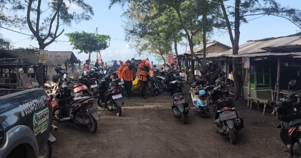 Evakuasi korban oleh BPBD lumajang