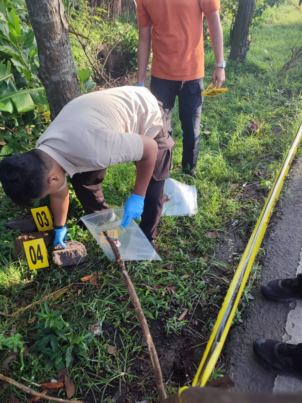 Polisi saat olah TKP