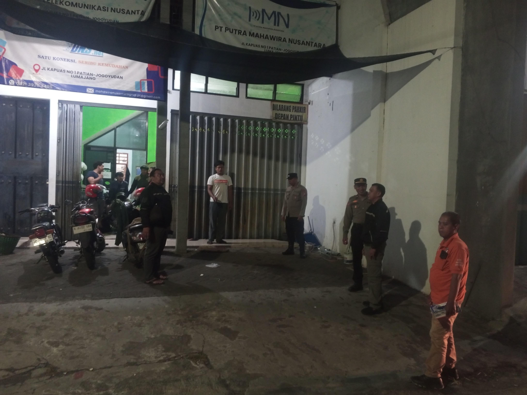 Polsek Kota Lumajang saat melakukan olah TKP