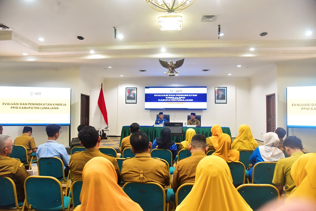 Sekda Lumajang Agus Triyono saat membuka peningkatan kapasitas PPID menegaskan pentingnya publikasi pemerintah yang cepat, terbuka, dan responsif untuk menjaga kepercayaan publik di era digital