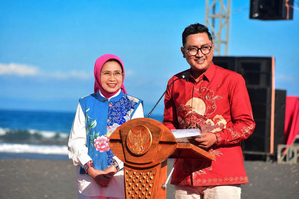 Bupati Lumajang Indah Amperawati dan Wabup Yudha Aji