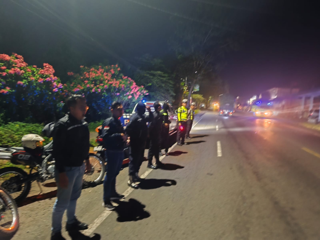 Patroli Hingga Fajar, Polisi Lumajang Kunci Jalur Rawan Klakah–Kedungjajang