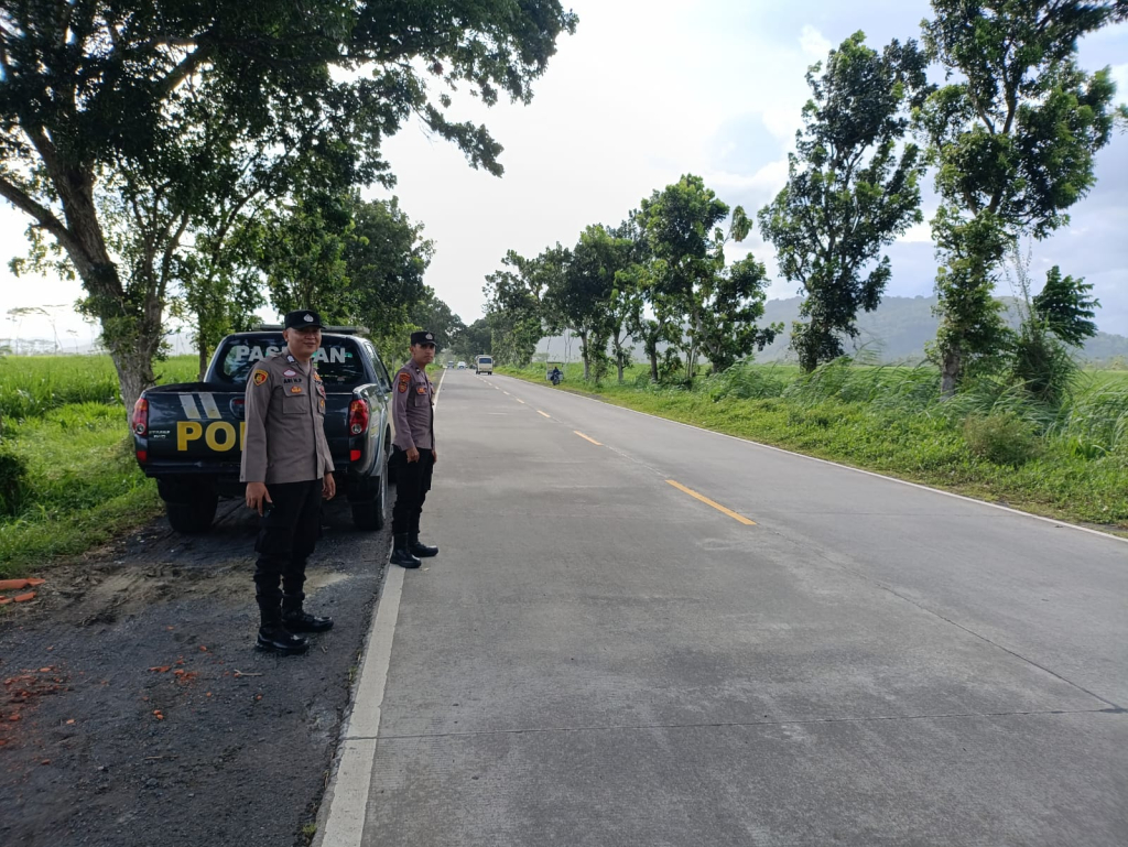 Anggota ketika melaksanakan patroli di JLS