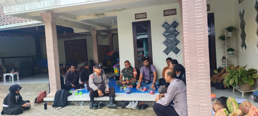 Sinergi Polisi dan PSHT, Polsek Pasrujambe Pastikan Kegiatan Berjalan Tertib