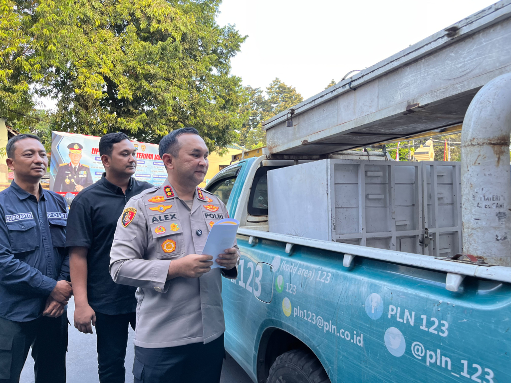 Barang bukti pencurian kabel listrik aktif diamankan Polres Lumajang.