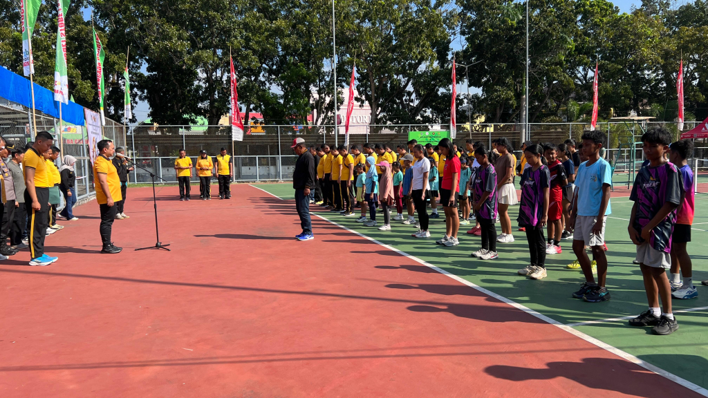 Sebanyak 86 petenis junior dari berbagai daerah di Jawa Timur memadati Lapangan Tenis Stadion Lumajang untuk mengikuti Kejuaraan Tenis Junior se-Jawa Timur dalam rangka HUT Bhayangkara 80