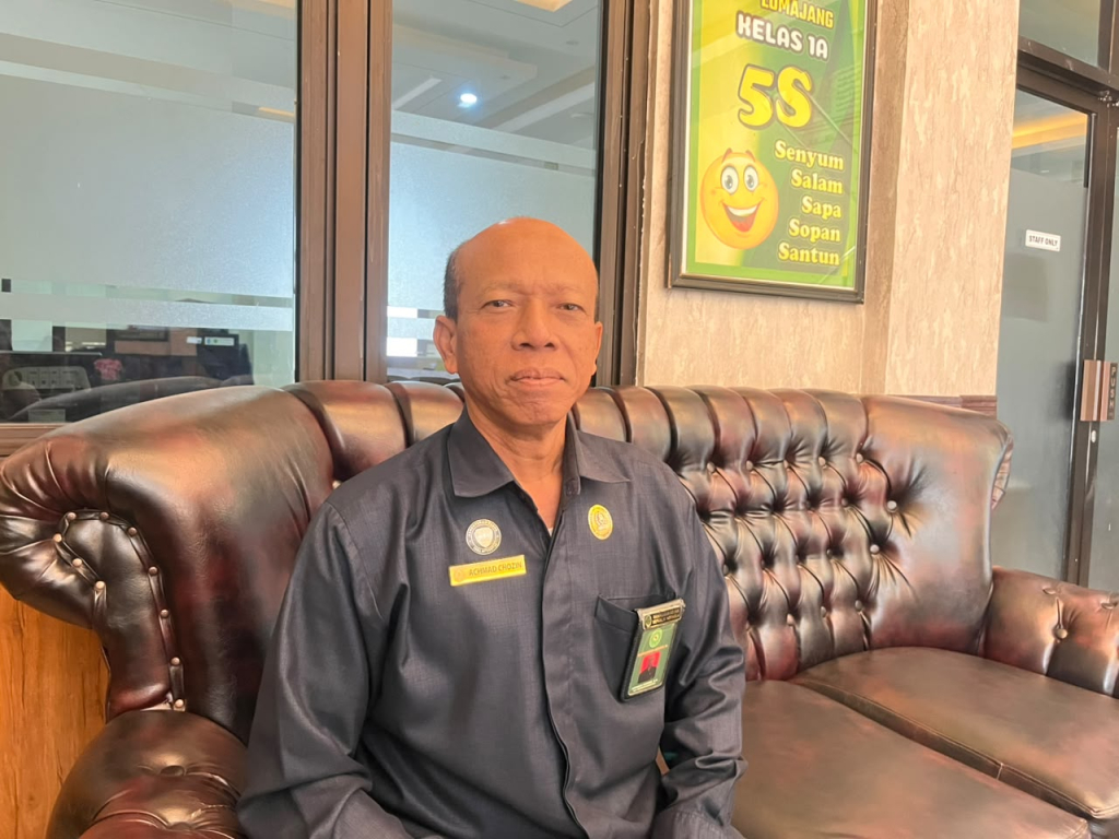 Panitera Muda Gugatan Pengadilan Agama Lumajang, H. Achmad Chozin, S.H