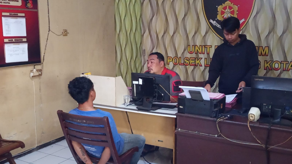 Polsek Lumajang Kota ketika introgasi pelaku