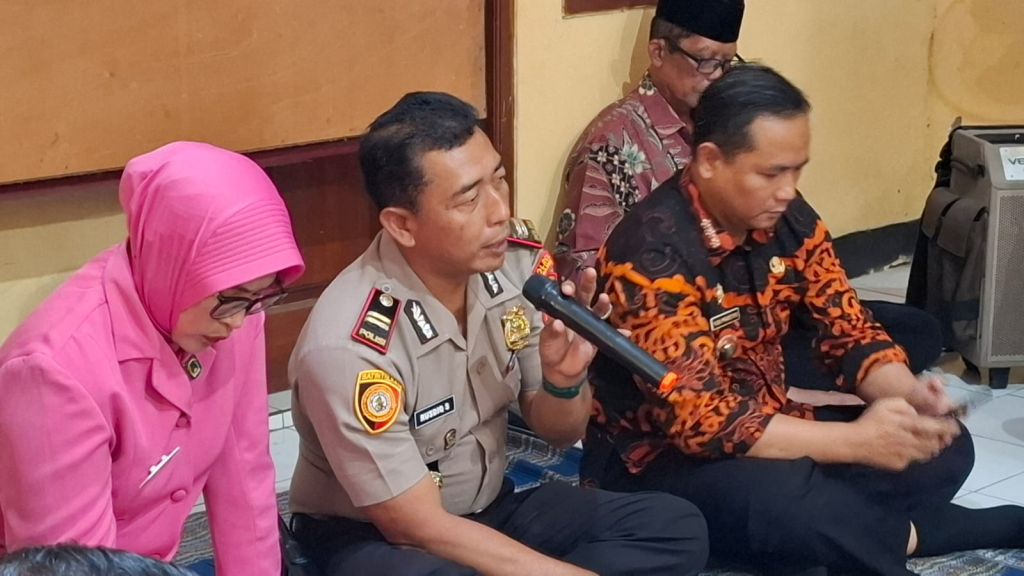 Kapolsek Yosowilangun Iptu Rusdiq ketika sambutan diacara syukuran HUT Bhayangkara 80