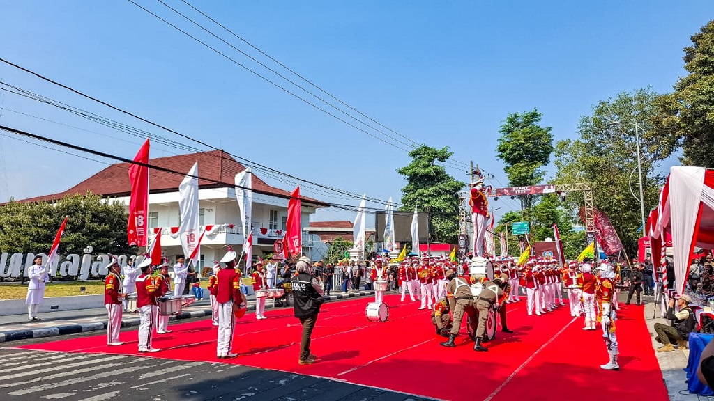 Saat Pelayanan Publik Berparade