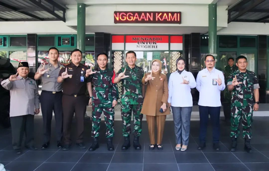 Sinergi pimpinan Lumajang membangun daerah lewat TMMD Kodim 0821