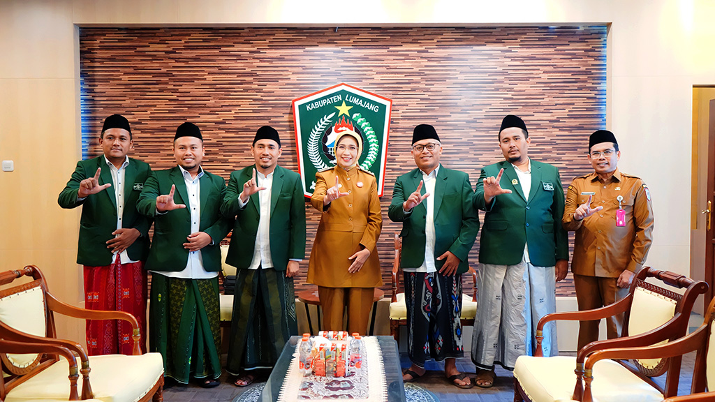 Bupati Lumajang Indah Amperawati memberikan dukungan kepada jajaran PCNU Lumajang yang akan mengikuti Muktamar ke-35 Nahdlatul Ulama (NU) di Pondok Pesantren Bahrul Ulum, Tambakberas, Jombang