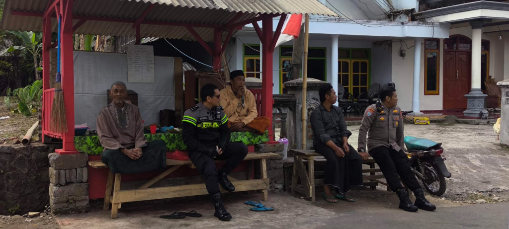 Anggota saat melakukan patroli dialogis ke masyarakat