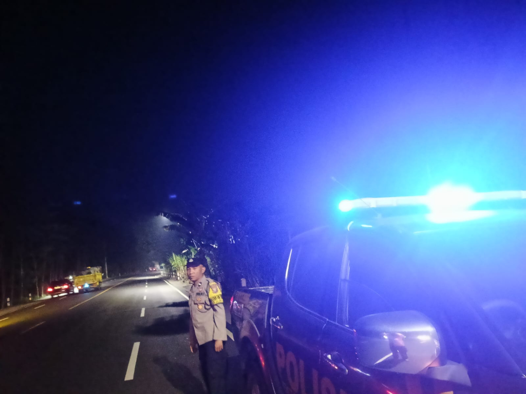 Patroli untuk keamanan masyarakat sekitar