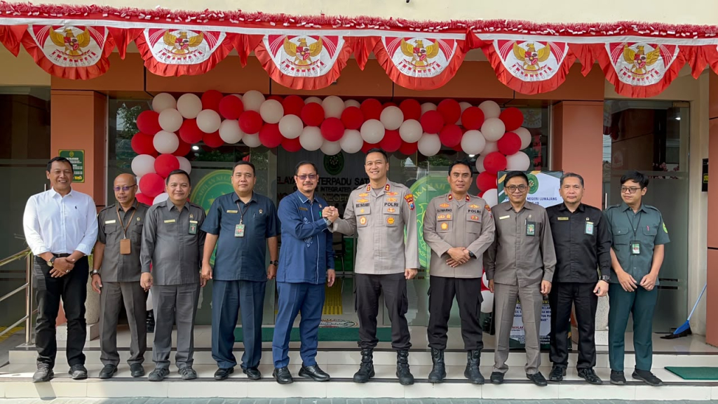 Kapolres Lumajang AKBP Riki saat silaturahmi ke Pengadilan Negeri Lumajang