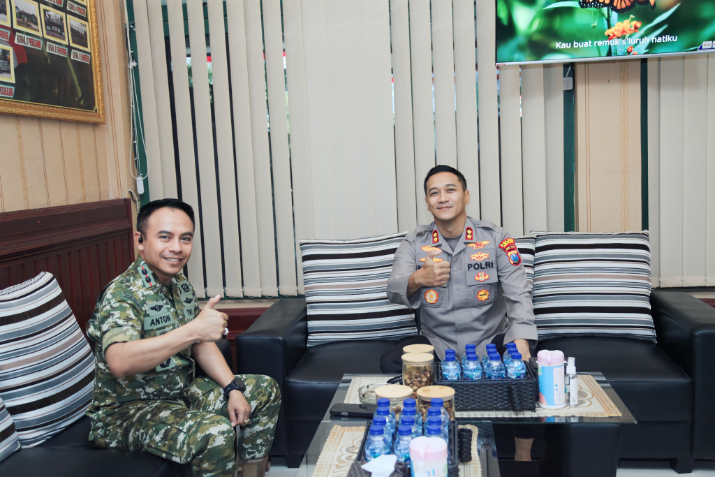 Kapolres Lumajang AKBP Riki Yariandi, S.H., S.I.K., M.H. bersilaturahmi dengan Dandim 0821/Lumajang Letkol Arh Anton Subhandi, S.I.P., M.I.P., di Makodim 0821/Lumajang, Rabu (26/8/2026).