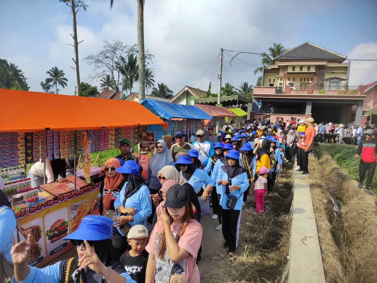 500 Warga Tumpah Ruah Ikuti Jalan Sehat Hari Tani Nasional di Pasrujambe