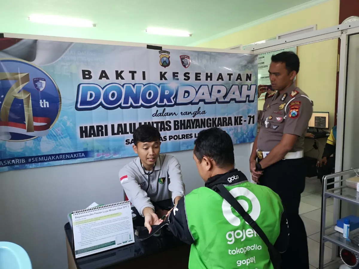 Satlantas Lumajang Periksa Kesehatan Driver Ojol, Keselamatan Dimulai dari Kondisi Fisik