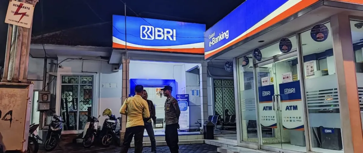 Polsek Senduro Gencarkan Patroli Malam, Perbankan hingga Hutan Jati Jadi Sasaran