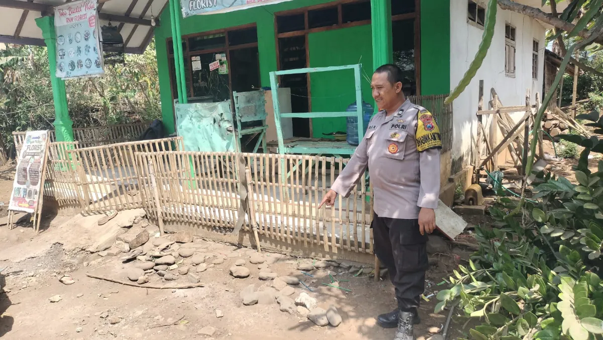 Perselisihan Jalan Memanas, Lansia 67 Tahun Dibacok hingga Luka di Lumajang