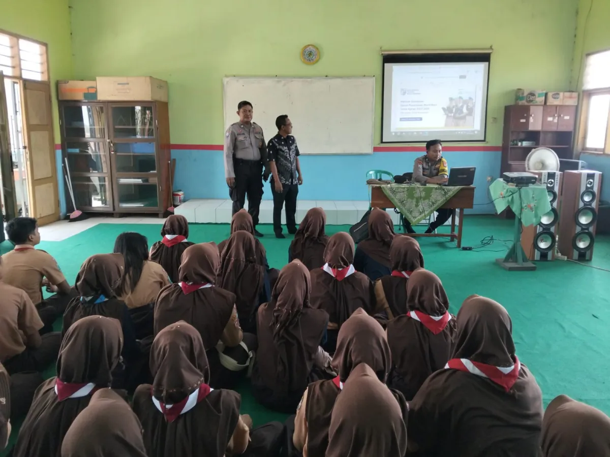 Polsek Jatiroto Kenalkan SMA Kemala Taruna Bhayangkara kepada Pelajar SMPN 1