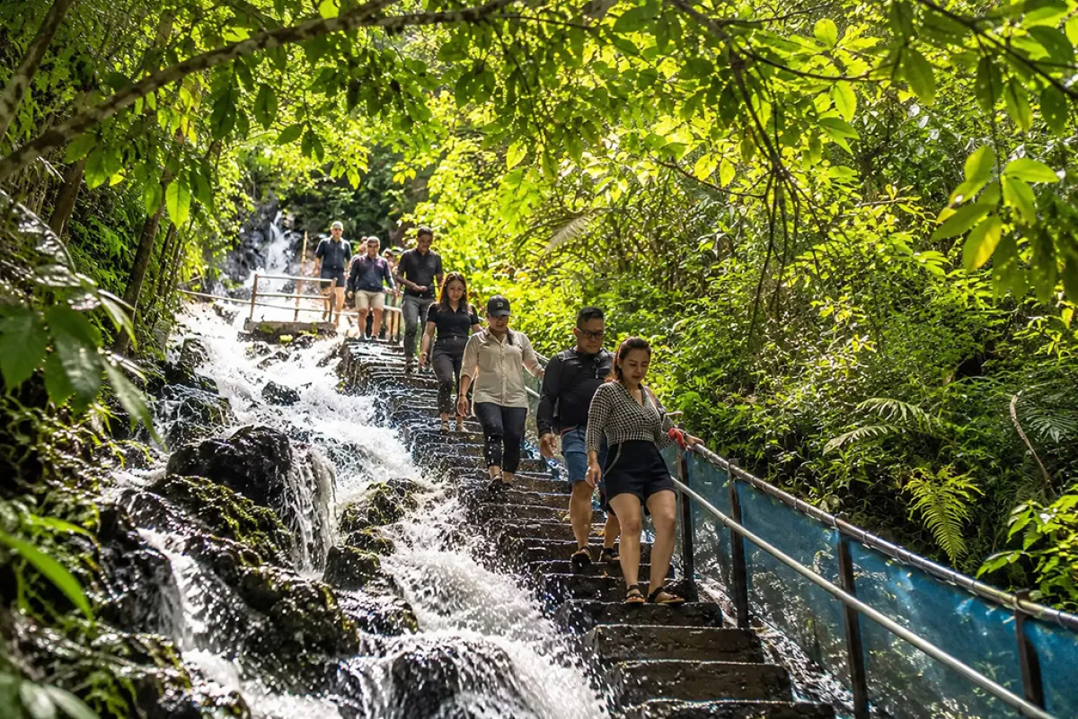 Cegah Wisatawan Berdesakan, Pemkab Lumajang Proses Bantuan Tangga Tambahan di Tumpak Sewu