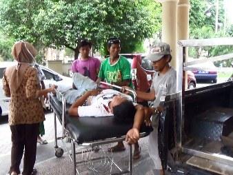 Tersengat Listrik, Kuli Bangunan Terjatuh dari Atap Ruko