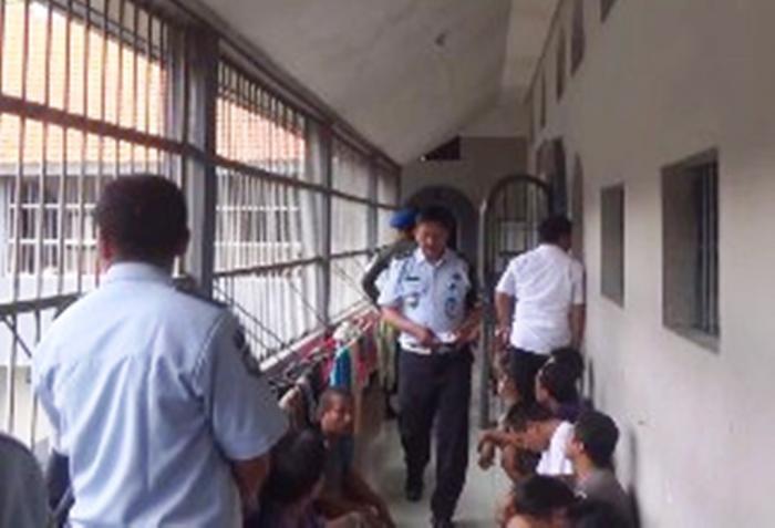 Berantas Peredaran Narkoba, Petugas Gabungan Gelar Razia di Lapas Kelas II B Lumajang