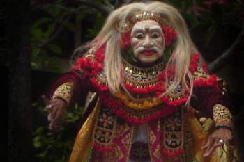 Sakral, 7 Topeng Dedhari Gunung Semeru Dipentaskan 10 Tahun Sekali di Pura Mandhari Giri Senduro