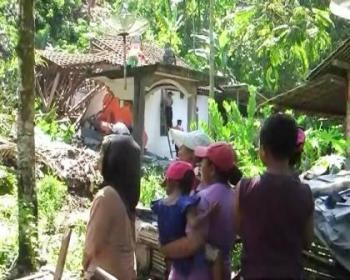 Diterjang Longsor, 6 Rumah di Tempursari Rusak Parah
