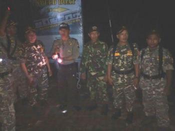 Malam Valentines Day, Polsek, Koramil dan Banser NU Tempursari Sweeping Pantai TPI dan Watu Godeg