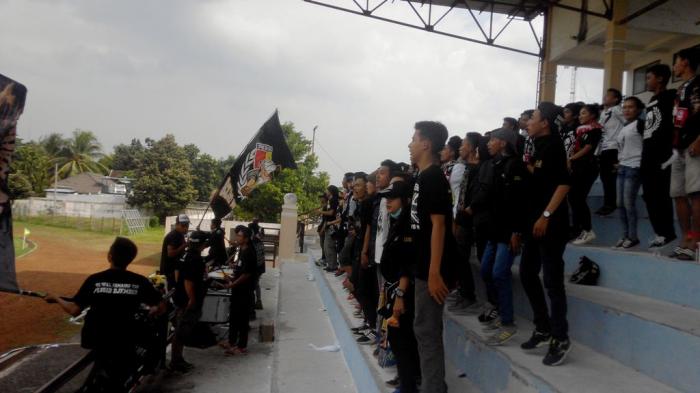 Main Dihadapan Seratusan Berni, Persid Jember Dikalahkan Persewangi 0-1