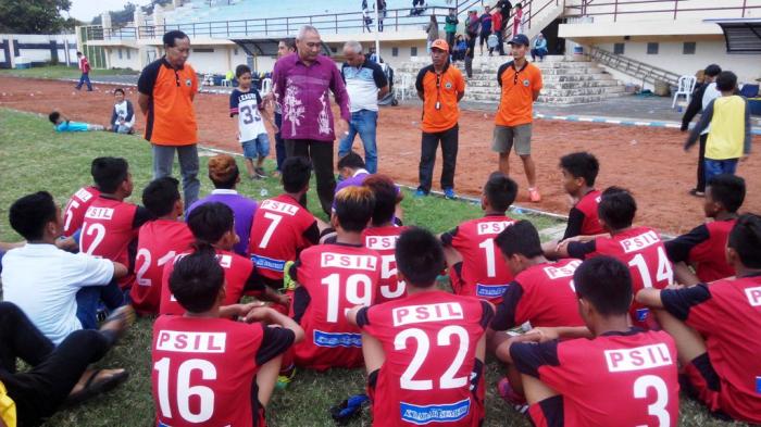 PSIL Muda Diberi Bonus Sepatu Baru dan Uang Pembinaan