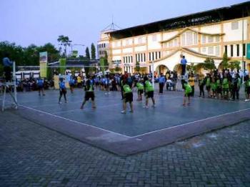 Kejuaraan Bola Voli Piala KONI Antar Pelajar berlangsung Meriah di Stadion Semeru