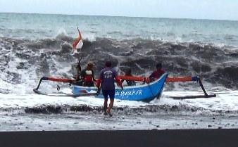 Gelombang Besar, Nelayan Dilarang Melaut