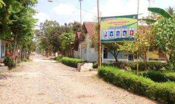 Panitia Pilkades Kalidilem Mulai Pasang Baleho Lima Calon Kepala Desa