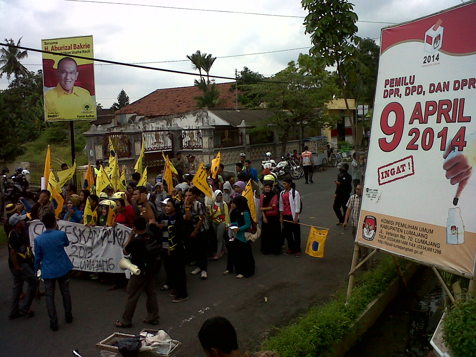 PMII Lumajang Demo KPU dan Panwaslu